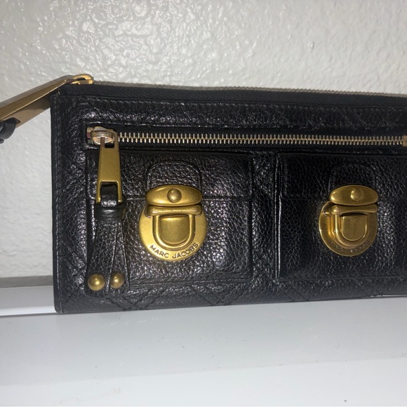 Marc Jacobs Black Wallet with Gold Hardware - Picture 2 of 6